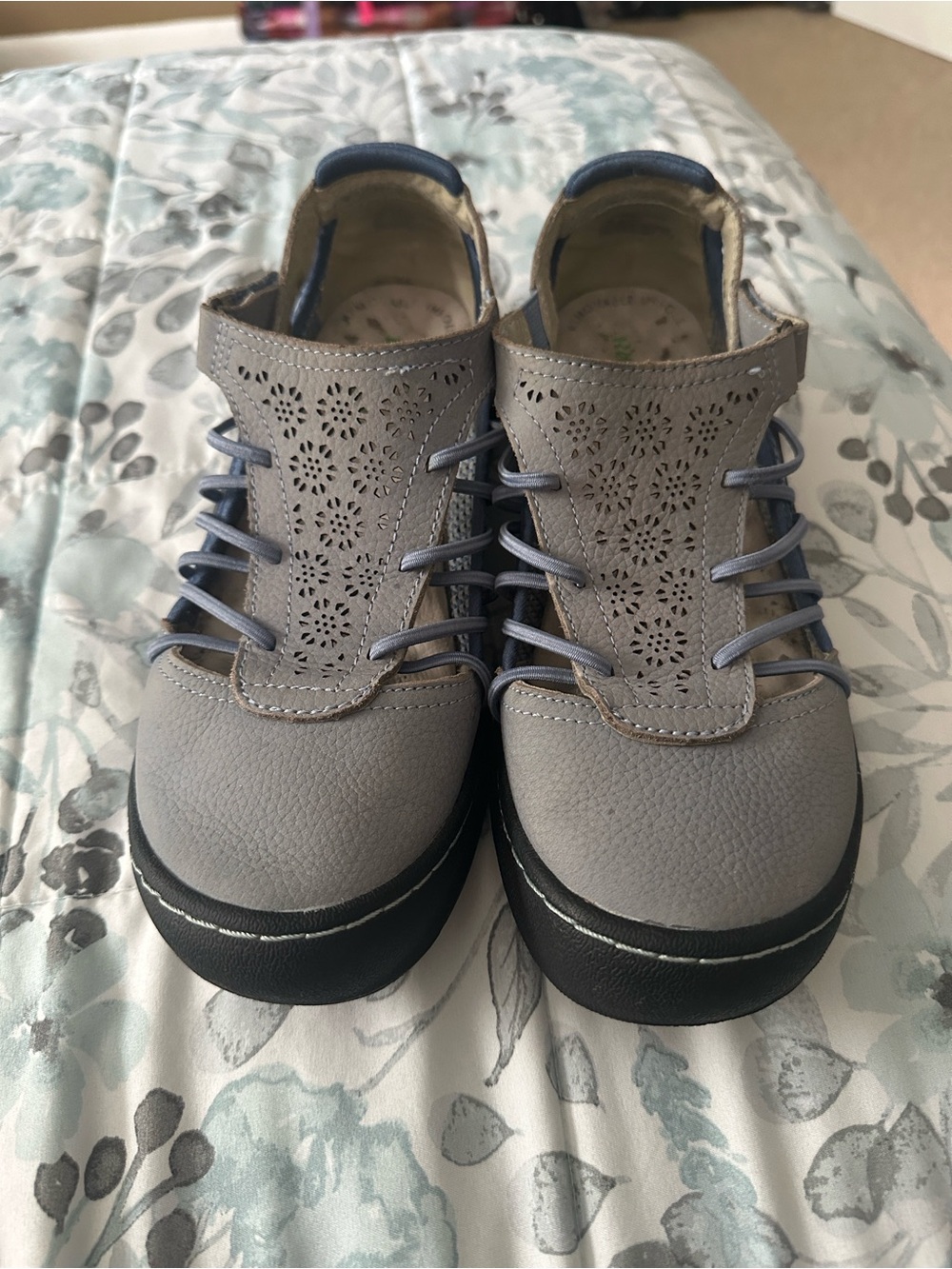 Jambu Women’s Light Gray and Navy Casual Lace-Up Sneakers